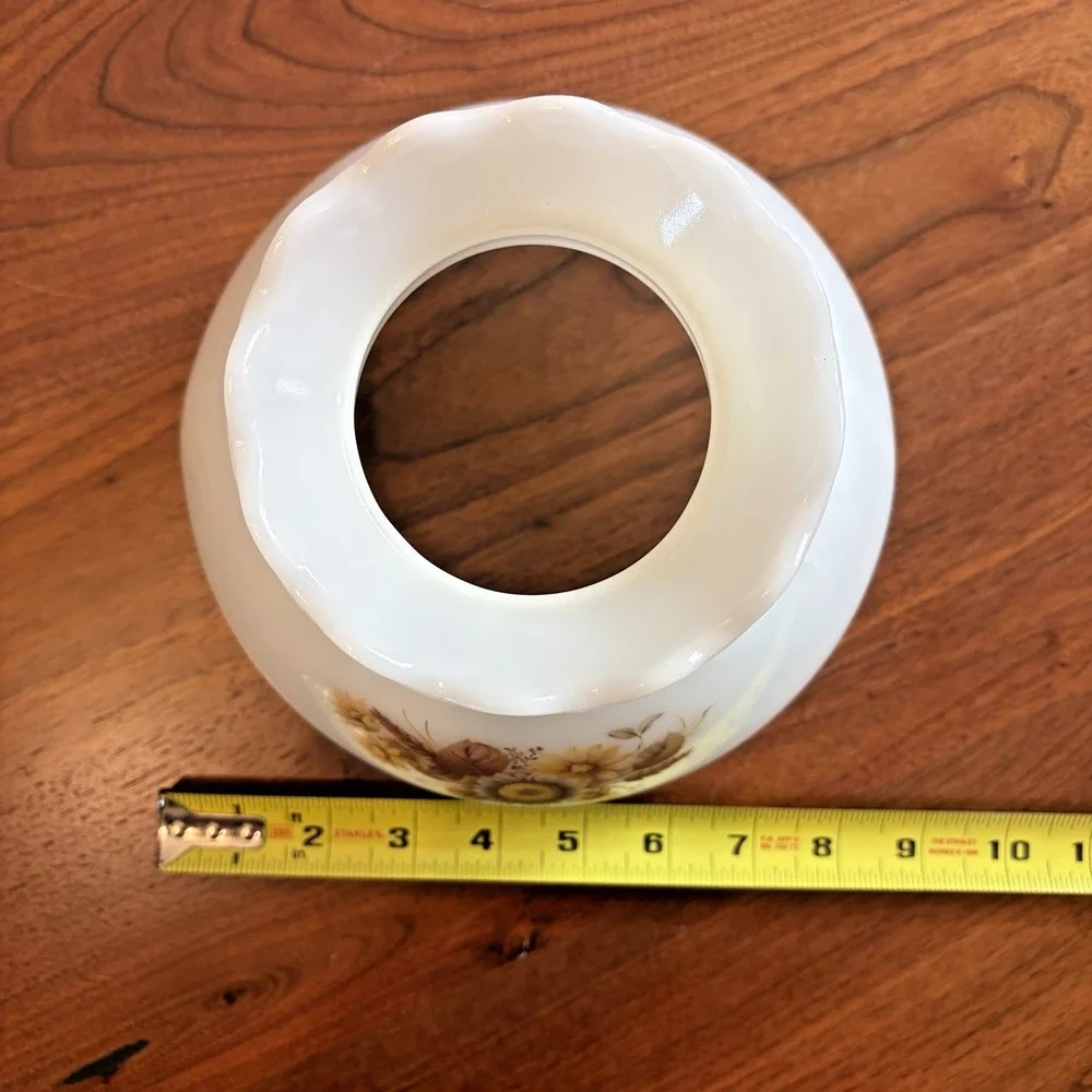 VINTAGE MILK GLASS 8